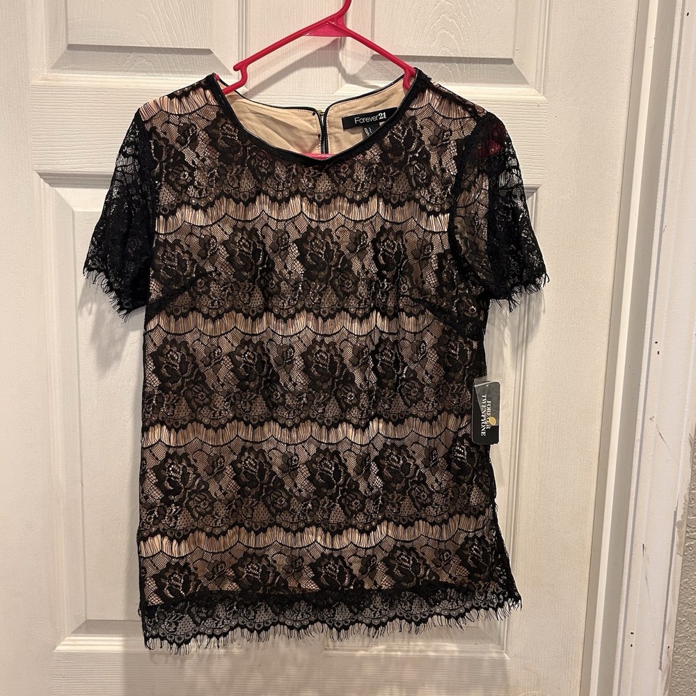 Forever 21 Womens Black Floral Lace Blouse Short Sleeve Nude Lining Size L NEW